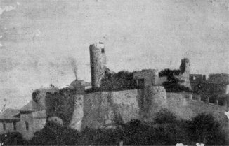 Rarissima foto del Castello di Tropea e Torre Lunga scattata prima del completamento della loro demolizione avvenuto nell'anno 1876