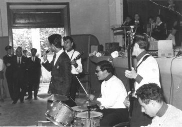 I Cadetti in Concerto al Cinema Teatro Eliseo di Tropea il 7 maggio 1966. Franco Migliaccio, Peppe Russo, Carletto Romano, Natino Blasa, Pietro Migliaccio.