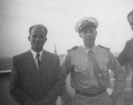 Il Prof. Romeo con il Com.te della nave svedese ESTRID TORM, durante lo sbarco a NYC il 21.9.1953.