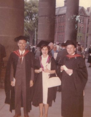 Universit di Toronto. Il Prof. Luigi Romeo con i colleghi  Michael Ukas e Maddalena Kuitunen.