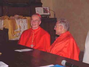 Don Pantano con il cardinale Claudio Hummes nei locali della segrestia della Cattedrale di Tropea nel 2003