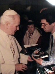 Il giornalista Franco Vallone e Papa Giovanni Paolo II